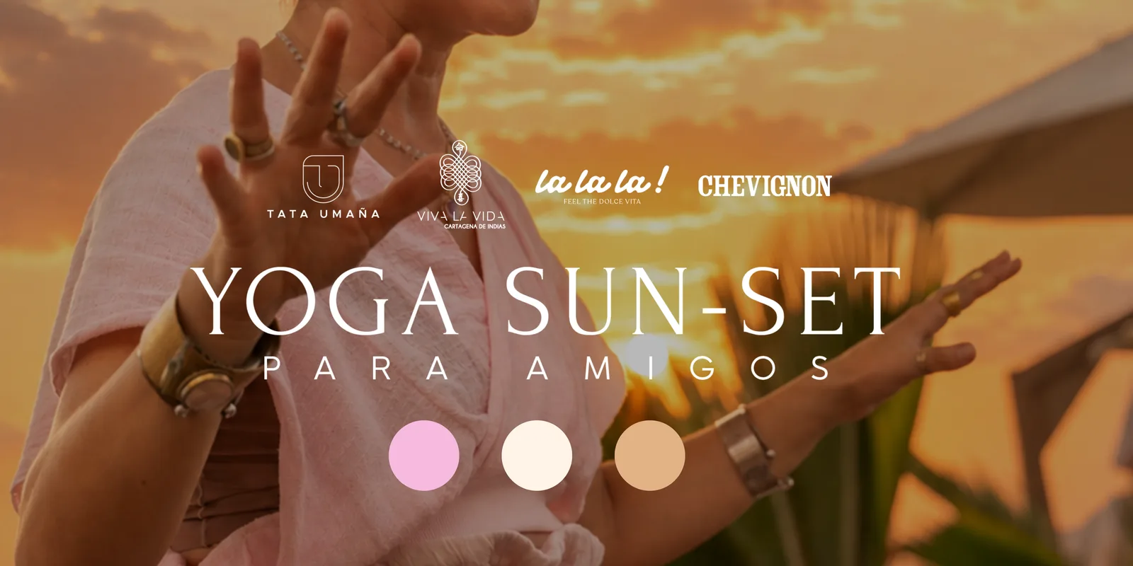 Yoga Sun-Set para Amigos en Viva La Vida Cartagena, experiencia de bienestar en rooftop con sunset y sound healing.